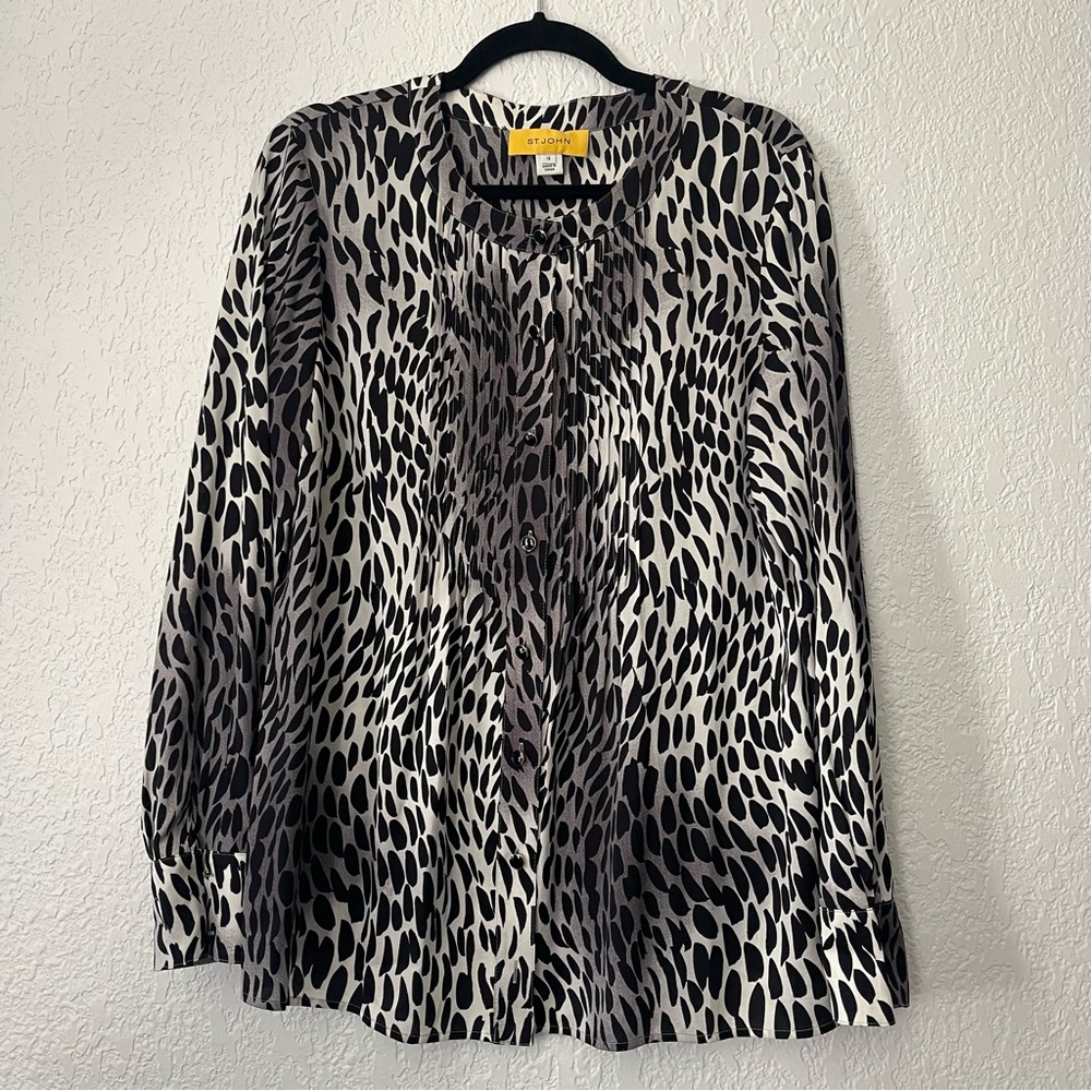 St. John Silk Blend Animal Print Button Down‎ Blouse Size 12